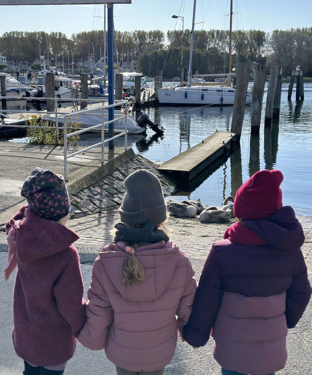 drei-Kinder-am-Hafen